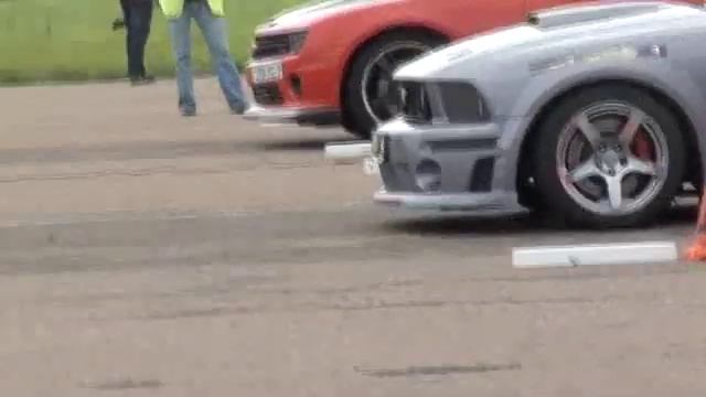 50 FORD MUSTANG Vs CHEVROLET CAMARO.avi