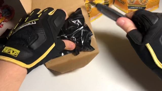 RANDOM BOOSTER VOL-19 РАСПАКОВКА / Бейблэйд Бёрст / Beyblade Burst смотреть онлайн