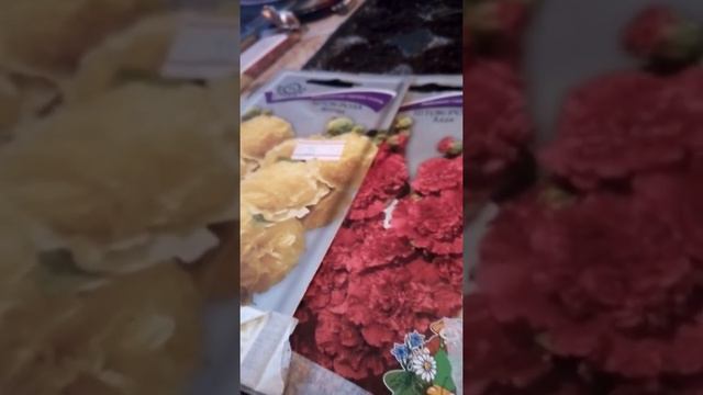 Сажаю семена арбузов, дынь, подсолнухов и кукурузы. смотреть онлайн