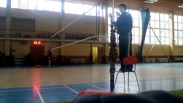 Установка волейбольной сетки к соревнованию. смотреть онлайн