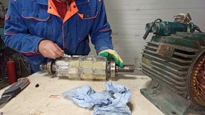 Генератор из асинхронного двигателя 7,5 кВт, приклеиваю магниты, усиливаю стеклотканью.