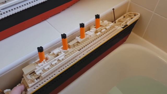 WILL THESE LEGO TITANIC COPYS FLOAT ??? смотреть онлайн