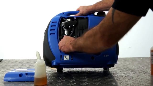 Hyundai HY1000Si 1000W Portable Petrol Inverter Generator Out of the Box Assembly Guide смотреть онлайн