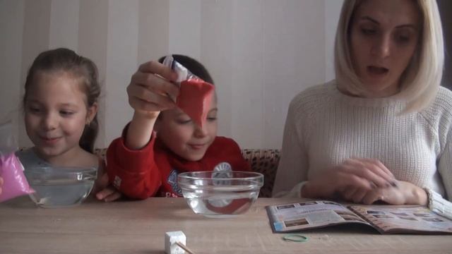 Открыли #опыты для детей "Юный химик". Дети делают змей, базуку, кристаллы и кинетический песок смотреть онлайн