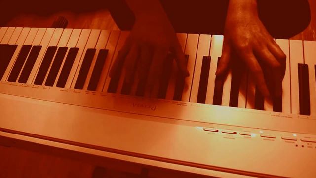 playing the piano 'WAR' смотреть онлайн