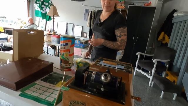 Ep475: WHEN AN ANTIQUE COLLECTOR HAS A GARAGE SALE... ??? смотреть онлайн