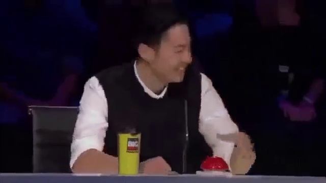 Как очистить банан без помощи рук! (западная версия) смотреть онлайн