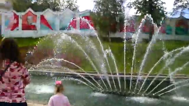 Фонтан у цирка в городе Киров😃🙂 смотреть онлайн
