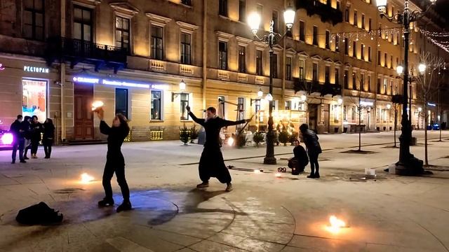 Огненное шоу на Невском проспекте в Санкт-Петербурге - 18, ощущается как - 23!) смотреть онлайн