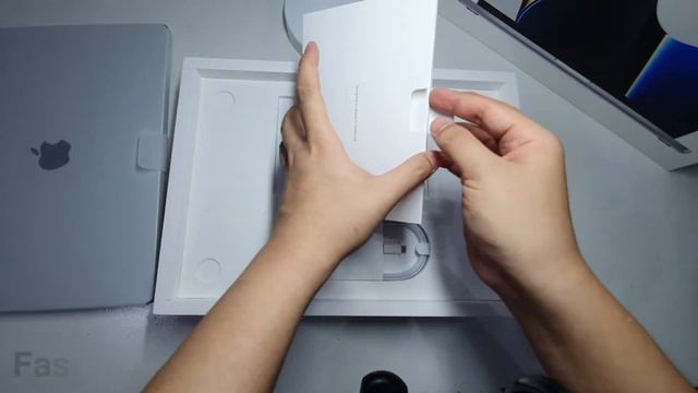 M1 Pro Macbook Pro 16" [Silver] Unboxing - ASMR смотреть онлайн