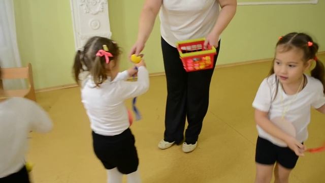 Веселая подвижная игра с нетрадиционным оборудованием "Осьминожка" смотреть онлайн