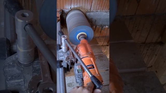 Сверление 250мм коронкой установкой алмазного бурения CAYKEN KCY-3550/BM смотреть онлайн