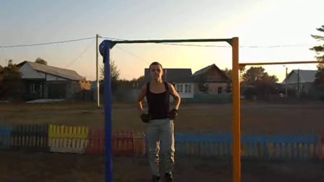 Мальчик красавчик. Станислав. Показывает элементы на турнике. Старший. (ч.1) смотреть онлайн