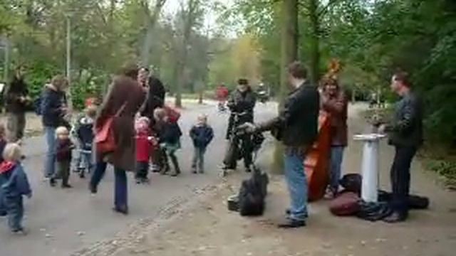 The Weber Brothers - Busking in Amsterdam смотреть онлайн