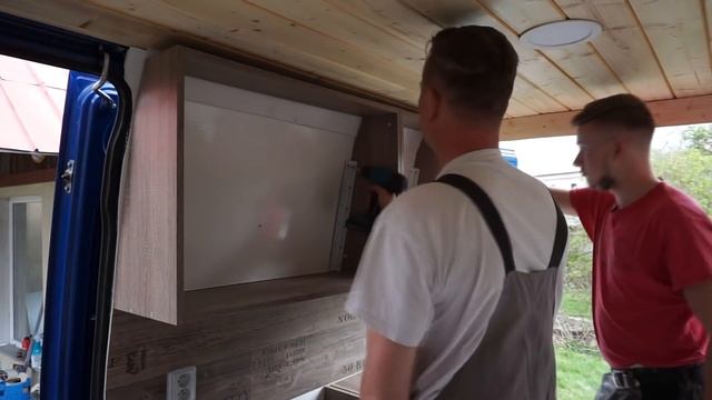 MAKE A VAN HOME 20 DAY TIMELAPSE VAN BUILD/ FULL TIME LIVING /DIY/How to build campervan WITH SHOWE смотреть онлайн