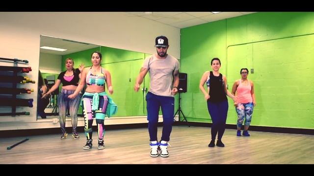Subeme la radio Zumba смотреть онлайн