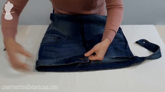 Transforma un jeans en un vestido смотреть онлайн