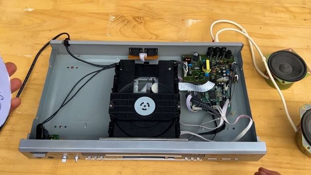 How to turn a DVD player into a amplifier , no IC , simple circuit смотреть онлайн
