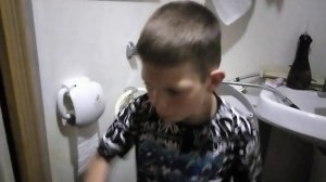 что делать если батя сидит в туалете а вам очень хочется в туалет