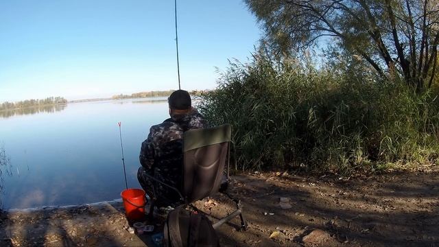 Рыбалка в Конце Октября.Есть ли еще рыба на мелководье? смотреть онлайн