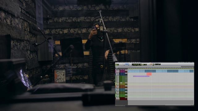 Recording Rap Vocals With A $12,000 Studio Microphone смотреть онлайн
