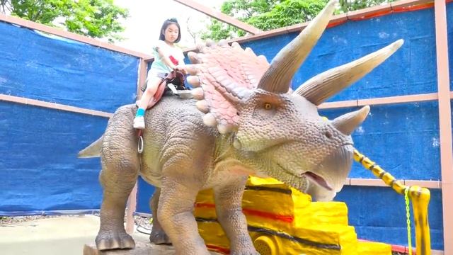보람이의 포레스트 사파리 쥬라기공원 테마파크 놀이 Boram and Dinosaur Museum смотреть онлайн