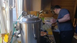 БИЗНЕС ПОШЁЛ!! Тушенка из перепелов в автоклаве и гороховая каша с копченым салом!!???