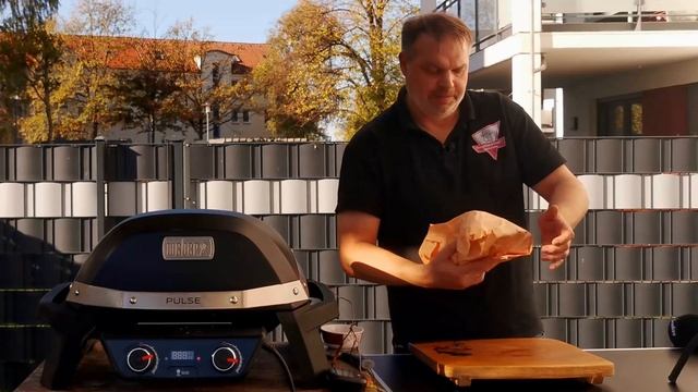 Bestes Pulled Pork vom Weber Pulse Elektrogrill - Pulled Pork Burger mit Carolina Mustard BBQ Sauce смотреть онлайн