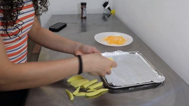 Get Slim Thick Eating BURGER & FRIES!! (How to) смотреть онлайн