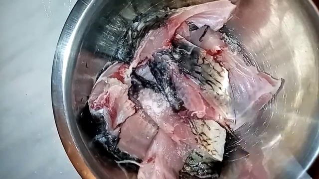 Карп на картофельной подушке с луком и морковью. Запечённый в духовке. Быстро, вкусно, аппетитно. смотреть онлайн