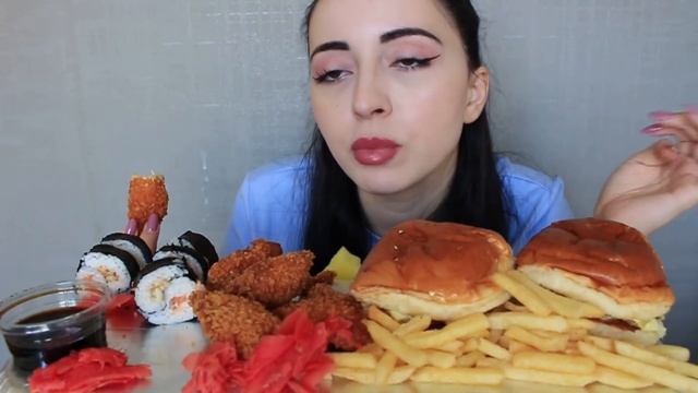 ПРОБЛЕМЫ С КВАРТИРОСЪЁМЩИКАМИ ?/ Бургеры ? Суши/ Мукбанк/ Ayka Emilly смотреть онлайн