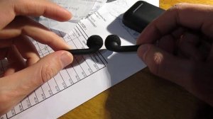 Чтобы блютуз наушник не выпадал из уха