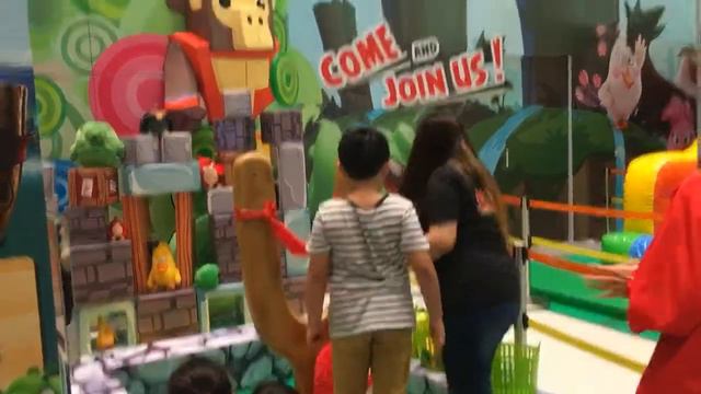 Angry Birds FUN Challenge@D·PARK смотреть онлайн