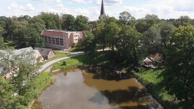 Amazing Jaunpils Castle, built in 1411 and still looking very good! Located in Latvia смотреть онлайн