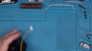 Разбор помпы для воды на бутыль и замена в ней аккумулятора.