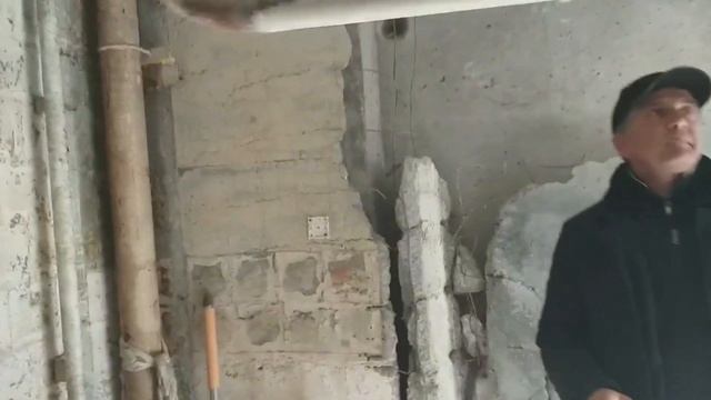 Обзор ремонта в старом фонде, на этапе демонтажа смотреть онлайн