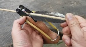 Изготовление потрясающей рогатки для охоты и самообороны (шаг за шагом)