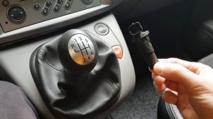 Renault Scenic II частая проблема не заводиться аккумулятор бензонасос иммобилайзер.