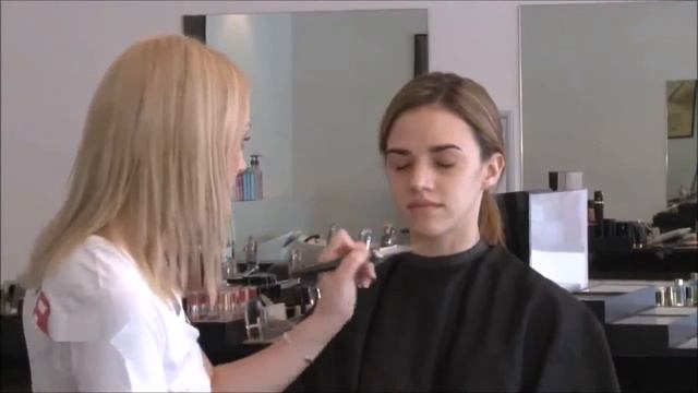 Нанесение основы под макияж смотреть онлайн