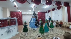 И не надо елочку, маленькую елочку, забирать к себе домой