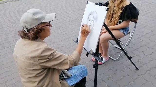 Уличный художник - Вечерний Новосибирск - 12 июля 2022 г. смотреть онлайн