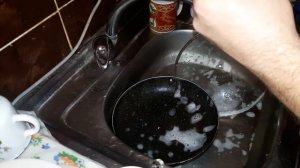 Чистит ли нашатырный спирт засраную сковороду, Миф или правда?