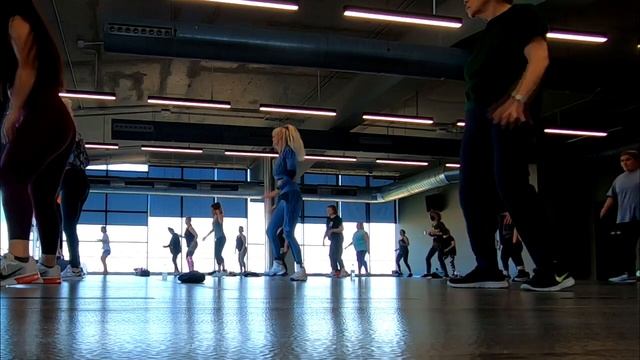 ЛАТИНОАМЕРИКАНСКИЕ ТАНЦЫ(ZUMBA) смотреть онлайн