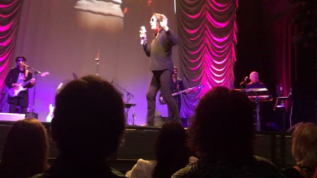 We Gotta Get You A Woman смотреть онлайн