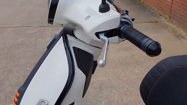 GTS Super 300, What's New on This Legendary Scooter? | 2023 Vespa GTS Super 300 смотреть онлайн