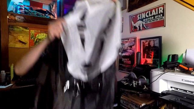 "No Face" Inflatable Costume Review смотреть онлайн