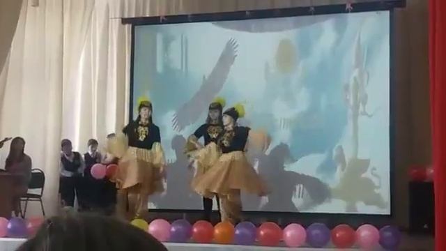 Казахский танец. Очень красивый.. смотреть онлайн