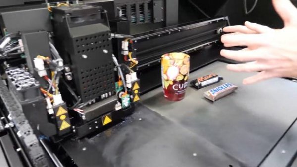 A tour around the Stratasys J850 Prime 3D printer! 🌈 Faster iterations, more models, better designs