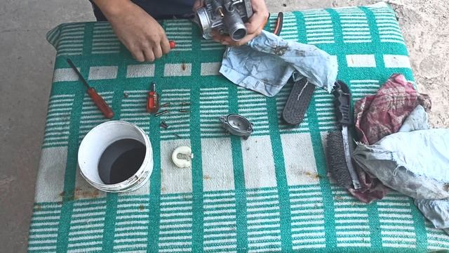 #1.HONDA DIO-35ZX СХВАТЫВАЕТ НО НЕ ЗАВОДИТСЯ ! КАРБЮРАТОР #1.HONDA DIO-35ZX DOES NOT START! смотреть онлайн