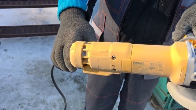 Убиваем профессиональную болгарку бетоном! Экстремальный тест шлифмашинки DeWALT DWE4215 DWE4257 смотреть онлайн
